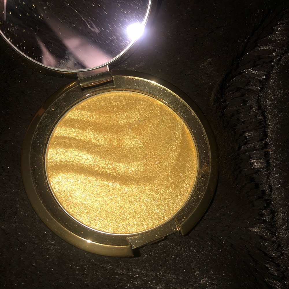 Becca highlight in gold lava